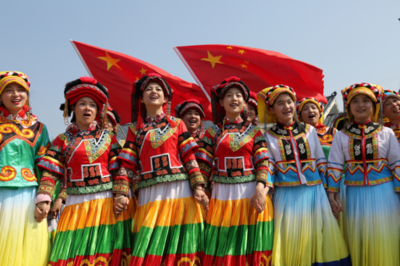 廣西隆林歌圩萬(wàn)人唱響"我和我的祖國(guó)”