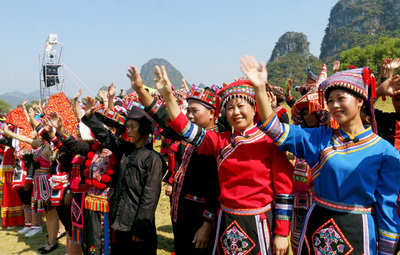 讀圖廣西|美!南寧市民穿漢服體驗“漢式婚禮”